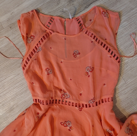FREE PEOPLE Coral Cut Out Fit and Flare Flowy Midi DRESS SIZE 4 Like New! - Picture 2 of 10